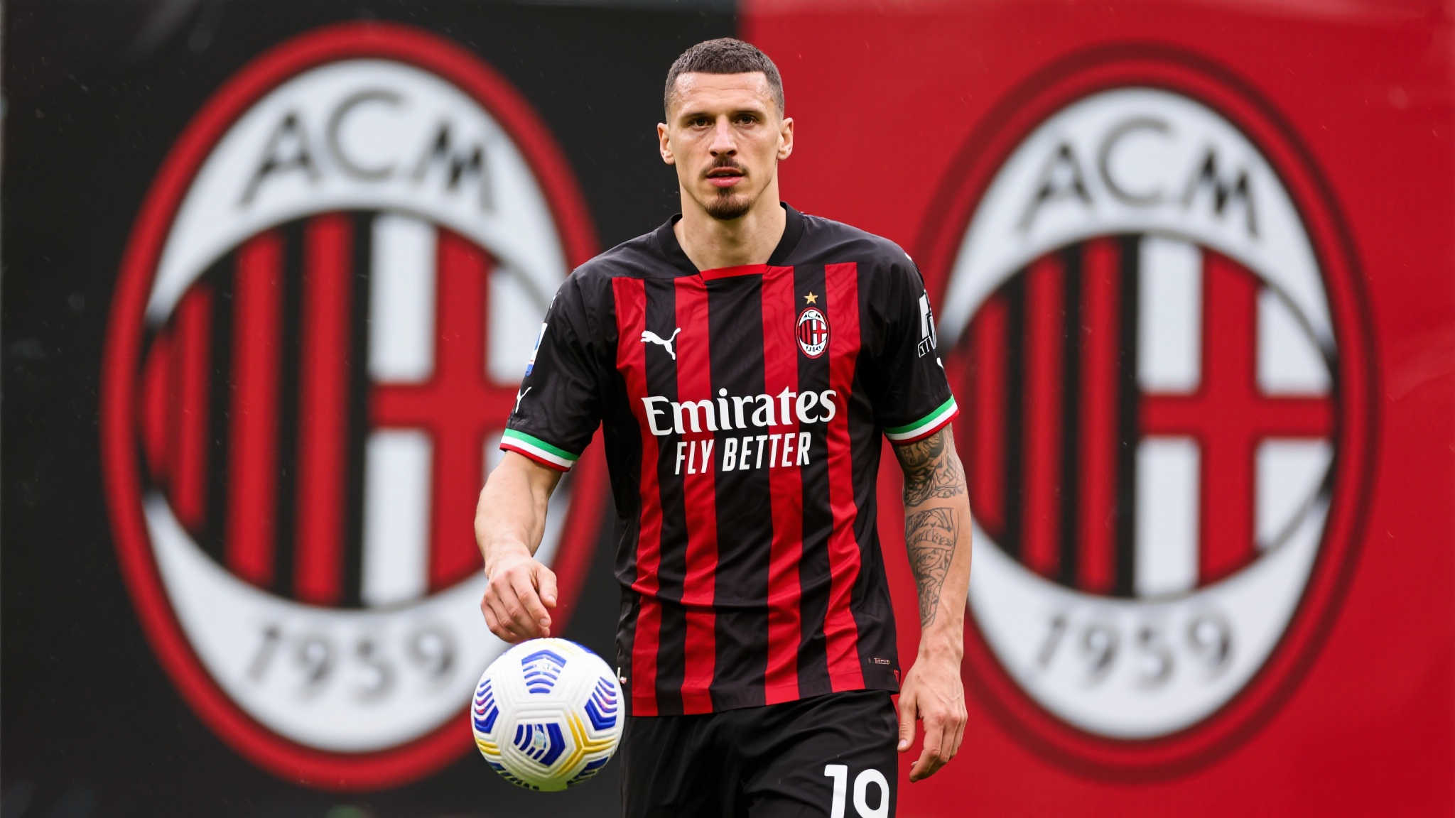 近年来，AC米兰一直在重建阵容，力求重返欧洲顶级豪